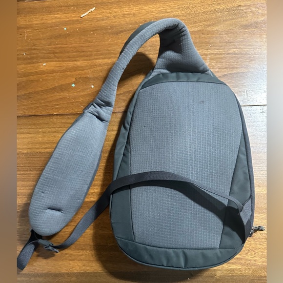 Patagonia Gray Sling Bag ATOM - Picture 9 of 12